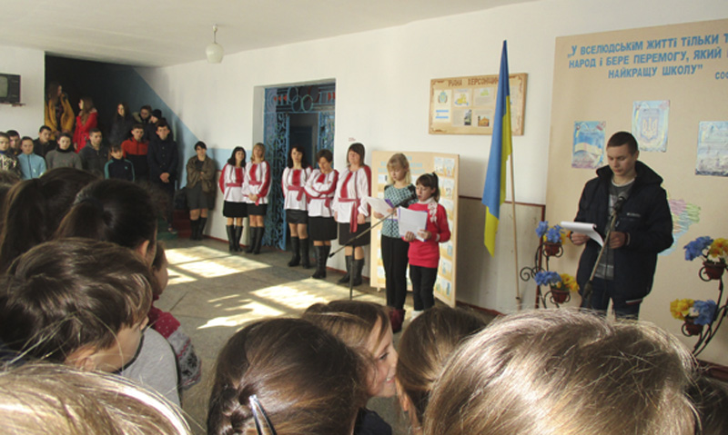 Ведучі